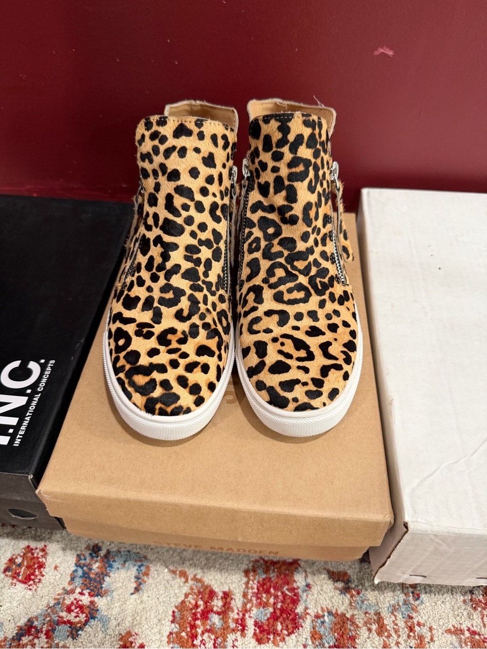 BRAND NEW NEVER WORN Steve Madden Leopard Wedge Sneaker in Camel Tan and Black - Picture 4 of 7